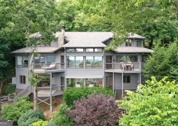 SPECTACULAR CUSTOM MOUNTAIN RETREAT