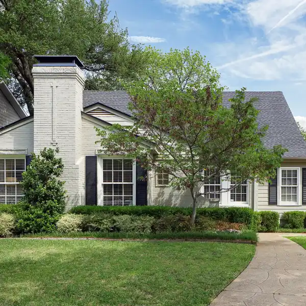MOVE-IN READY TRADITIONAL IN UNIVERSITY PARK