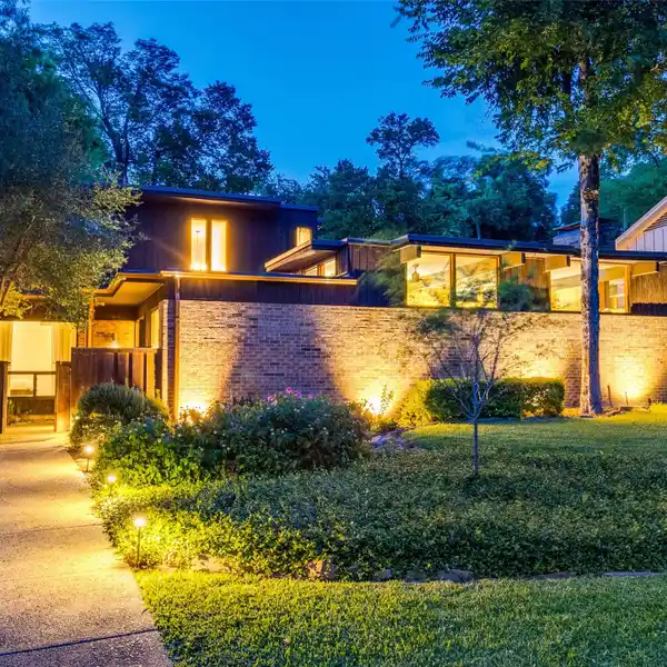 EXCLUSIVE MID-CENTURY MODERN HOME