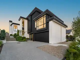 Extraordinary Residence by the Golf Course