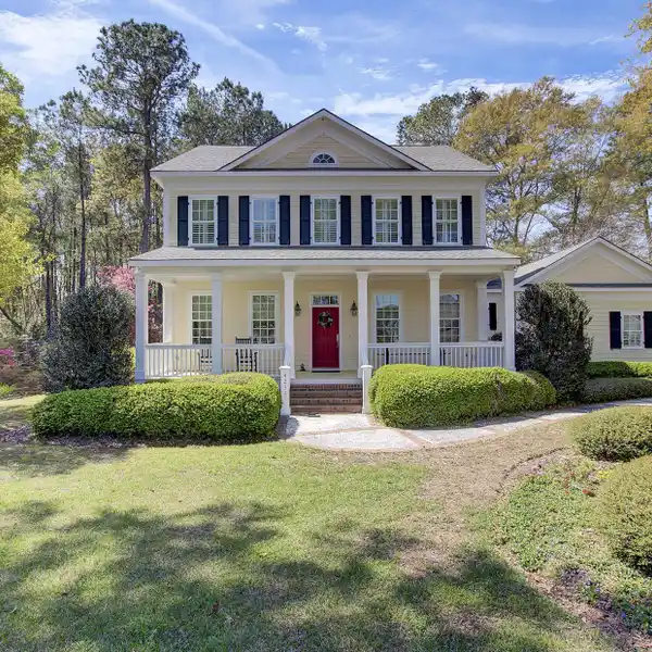 BEAUTIFUL GEORGIAN STYLE HOME IN GRACIOUS POPLAR GROVE