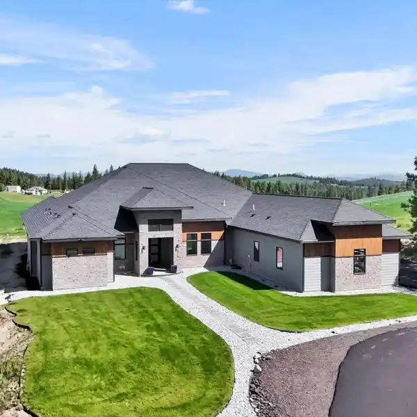 LUXURY AND COMFORT IN RIVER BLUFF RANCH