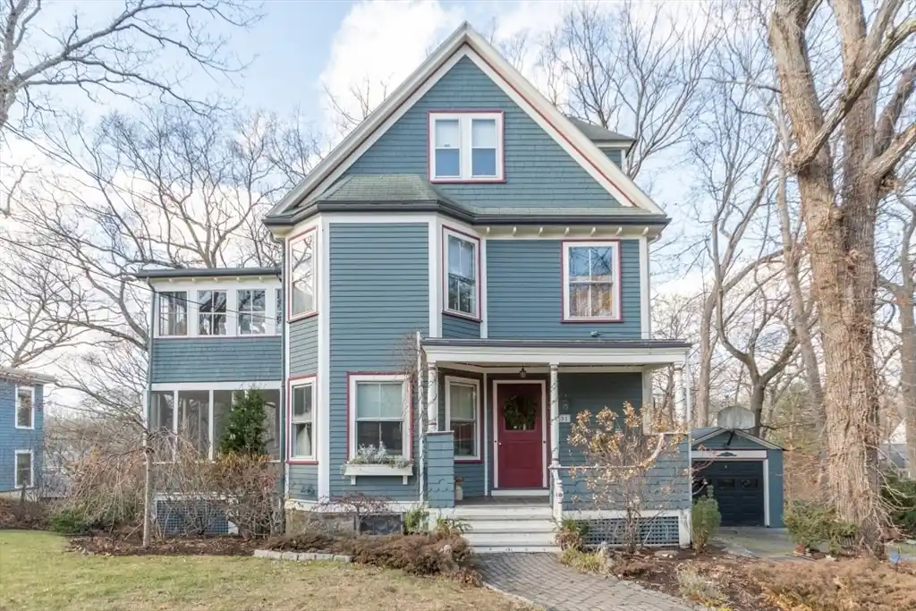 Fantastic Newton Highlands Home with Accessory Unit