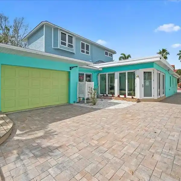 A PIECE OF PARADISE IN PASS-A-GRILLE