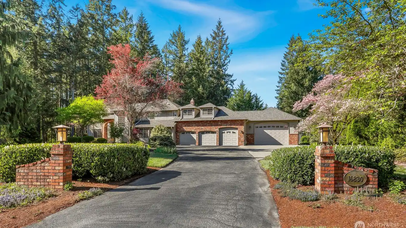 Meticulously Maintained Home in Heather Highlands