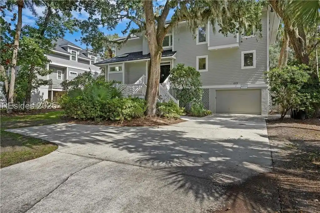 Lovely Fourth Row Beach Home