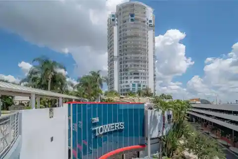 Beautifully Renovated 20th-Floor Residence