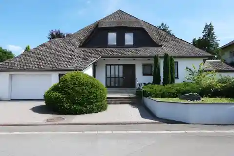 Representative Villa Estate in a Prominent Southern City Location