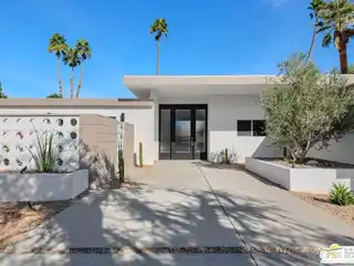 Beautifully Updated Mid-century Modern Home in South Palm Springs
