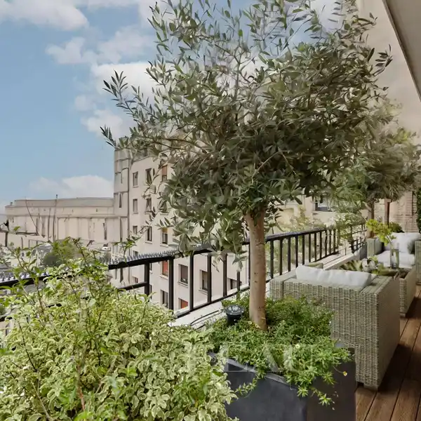 LUXURIOUSLY RENOVATED APARTMENT IN A PRESTIGIOUS BUILDING