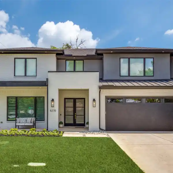 LIGHT-FILLED OPEN-PLAN CONTEMPORARY HOME