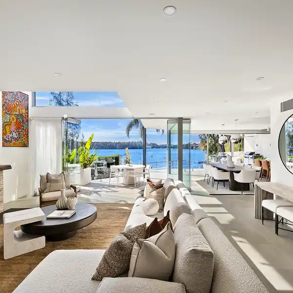 TRANQUIL LAKEFRONT LUXURY