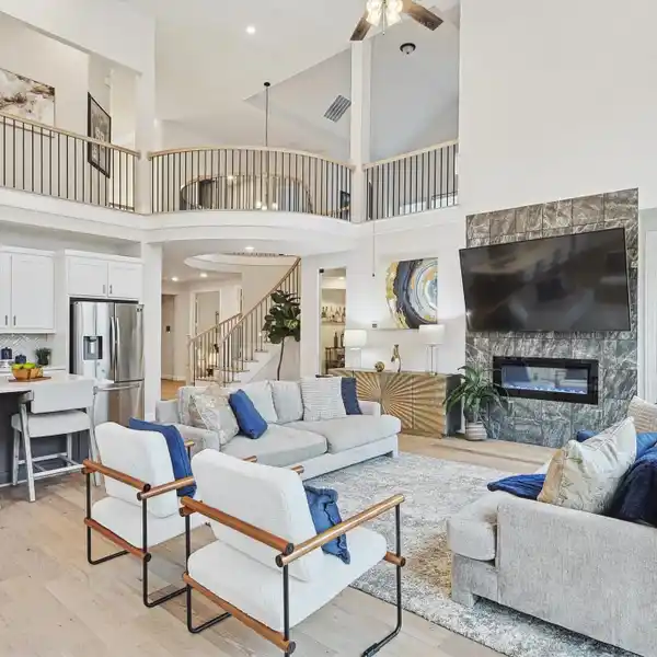 STUNNING FIVE-BEDROOM HOME