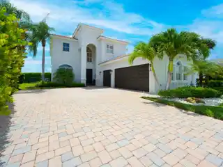 Stunning Lakefront Home in Mirabella