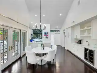 Exquisite Residence in Desirable Bay Villas