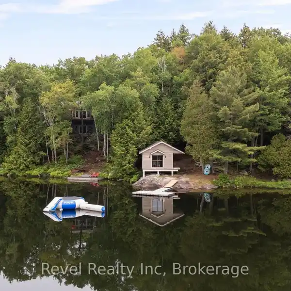 THE VERY BEST OF REFINED LAKEFRONT LIVING
