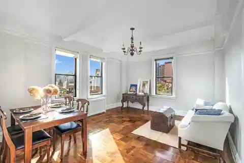 Lovely Sun-flooded Home Near Central Park