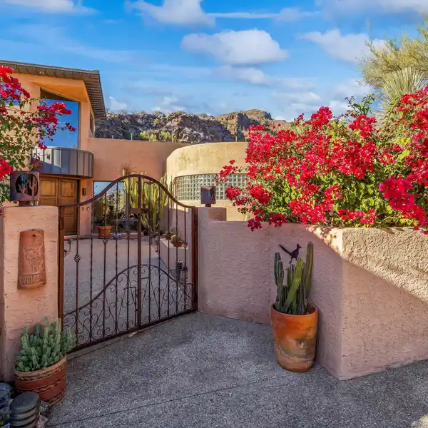 DESERT OASIS IN ESPERERO CANYON ESTATES