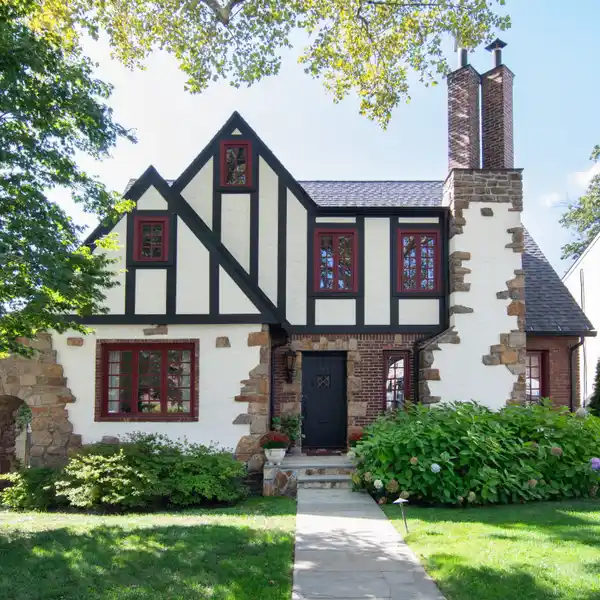 BEAUTIFULLY MAINTAINED TUDOR IN LINCOLN PARK