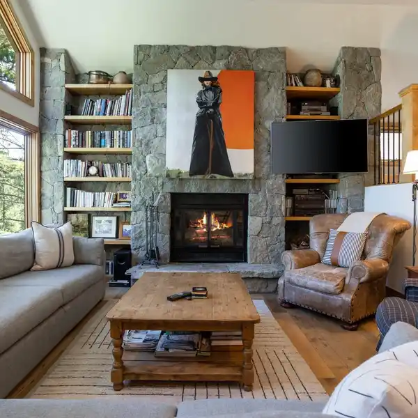 PEACEFUL RETREAT IN HIGHLAND MEADOWS