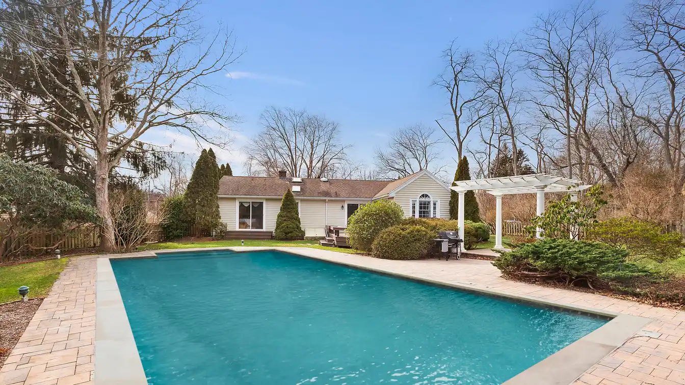 Beachside Charm with Cathedral Ceilings