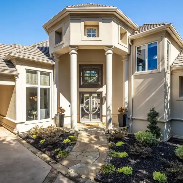 ARCHITECTURAL MASTERPIECE BLENDING CONTEMPORARY DESIGN WITH RESORT-STYLE LIVING