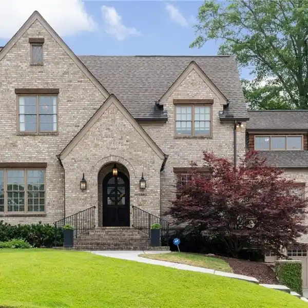 STUNNING HOME IN CONVENIENT MORNINGSIDE LOCATION
