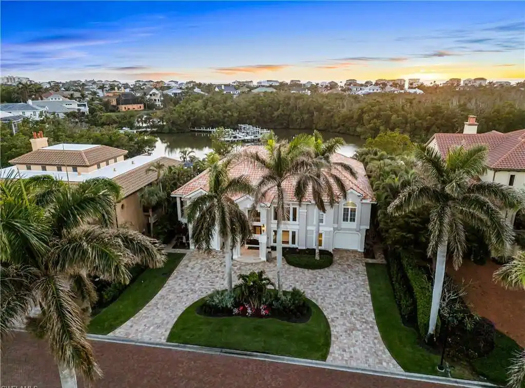 Beautiful Gulf-access Estate