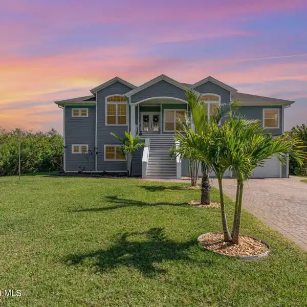 TROPICAL BLISS WITH UNMATCHED COMFORT