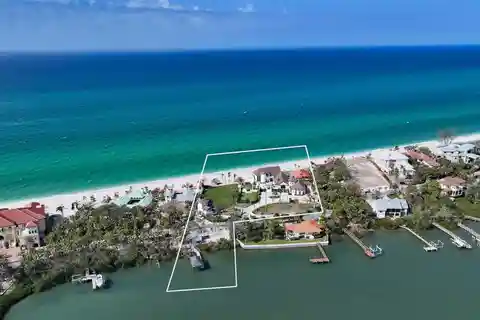 A Piece of Paradise on Casey Key