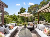 IDYLLIC HAVEN ADJOINING CHURCHILL PARK