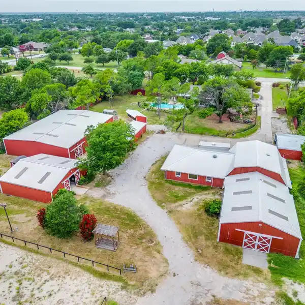 EQUESTRIAN PROPERTY IN DESIRABLE LOCATION