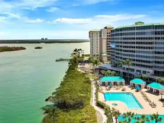 Beautifully Updated Condo in Waterside at Bay Beach