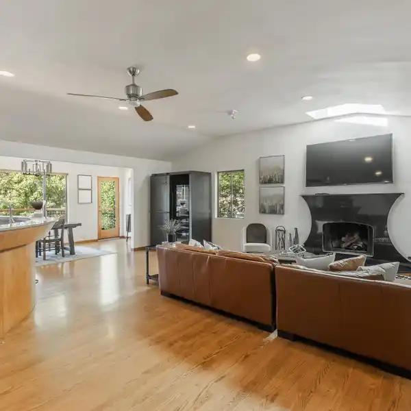 BEAUTIFUL HOME WITH AMAZING NATURE VIEWS