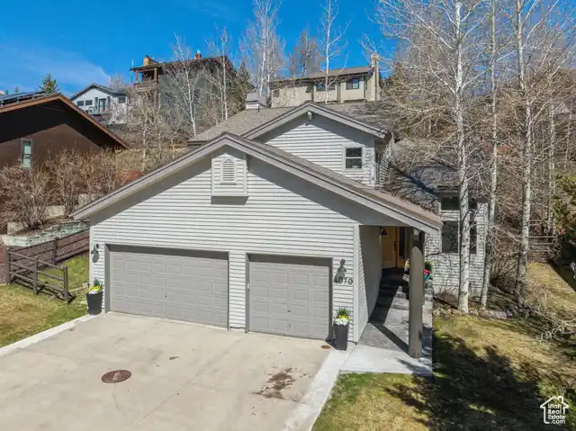 Tastefully Renovated Mountain Home