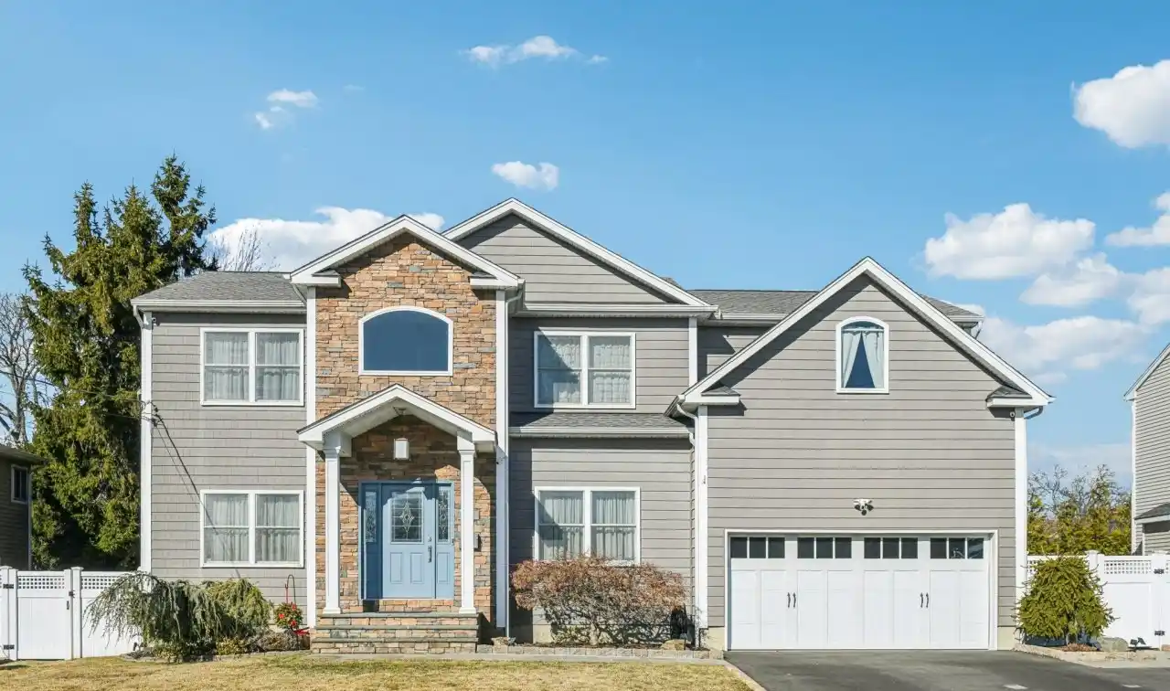 Exquisite Five Bedroom Center Hall Colonial