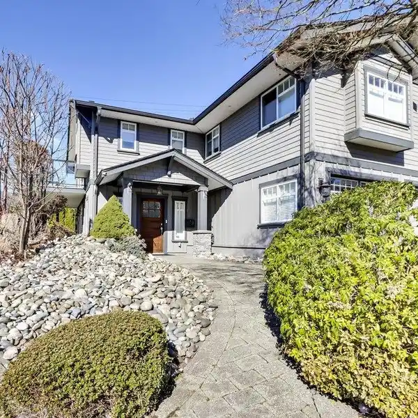 BEAUTIFUL FOREST HILLS CRAFTSMAN HOME