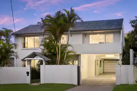 Laid-Back Beach Lifestyle in Sunlit Sanctuary