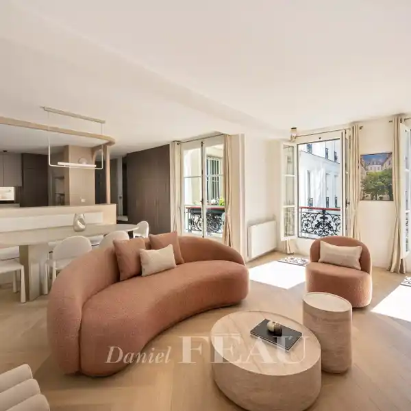 METICULOUSLY RENOVATED APARTMENT