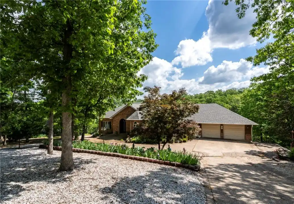 Beautiful Lakefront Home in Bella Vista