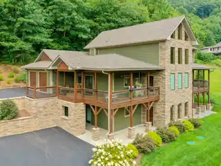 Stunning Home Offering Breathtaking Mountain Views