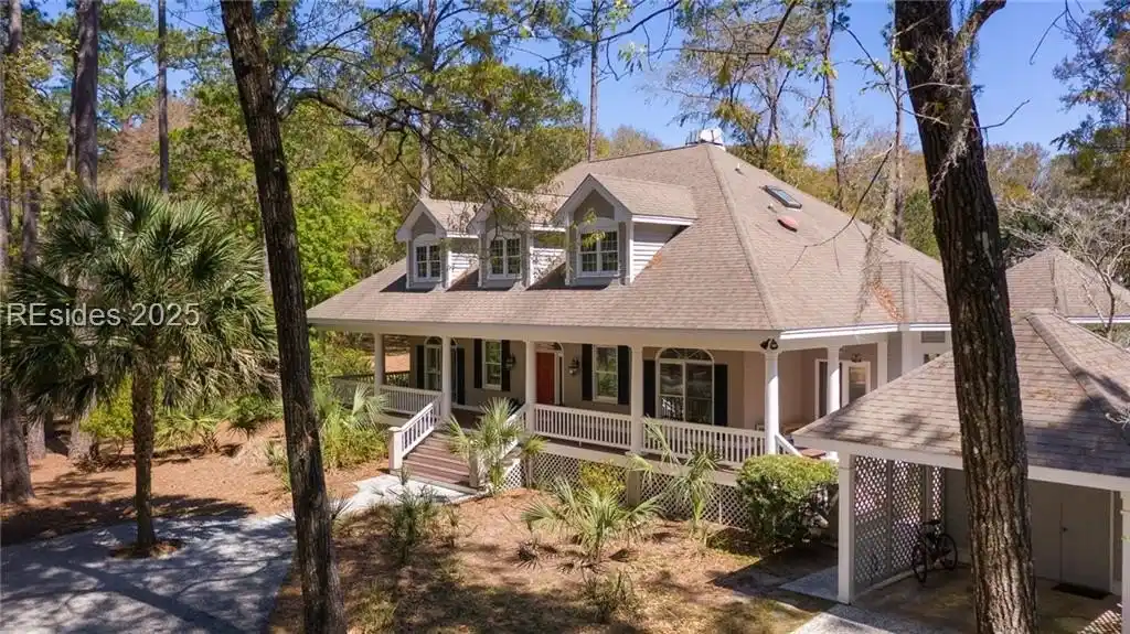 Lovely Open-concept Coastal Home