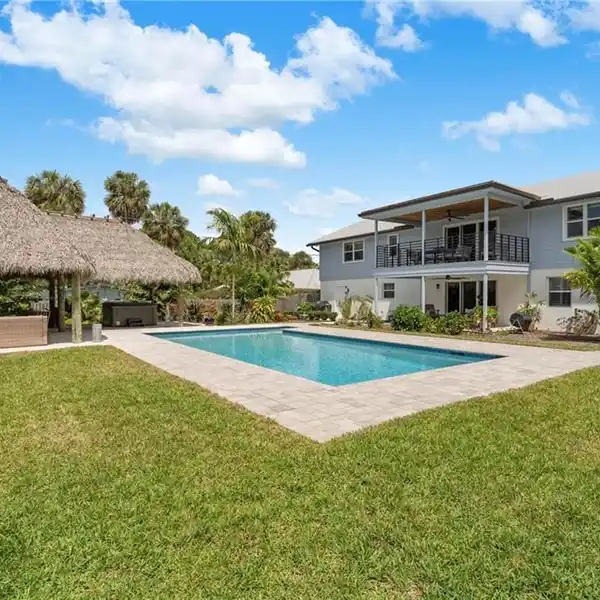TROPICAL OASIS IN THE HEART OF ST. LUCIE ESTATES