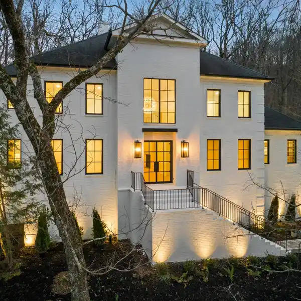 SPECTACULAR RENOVATION ON A GORGEOUS LOT