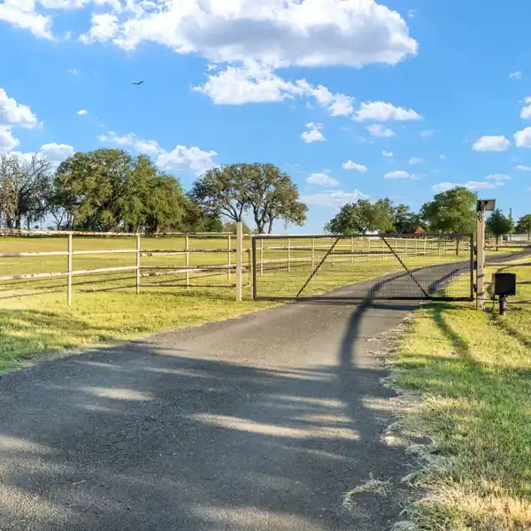 WONDERFUL 15.23-ACRE PROPERTY