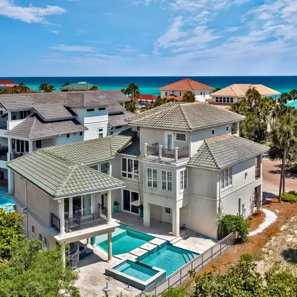SPACIOUS FIVE BEDROOM HOME ON THE EMERALD COAST