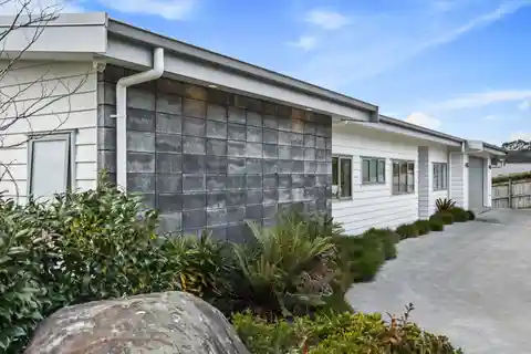 Elegant Waimauku Retreat with Panoramic Views