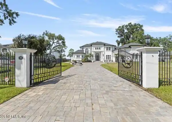 ULTIMATE WATERFRONT ENTERTAINMENT AND RELAXATION