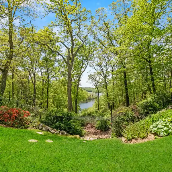PRIVATE ESTATE WITH NYC RESERVOIR PANORAMA