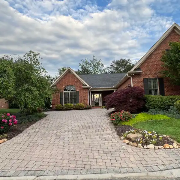 ALL-BRICK RANCH STYLE HOME IN BAYOU BEND